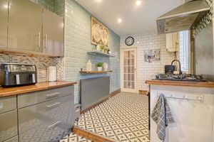 Kitchen- click for photo gallery